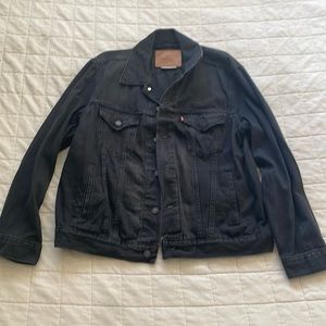Mens Levi’s black denim jacket